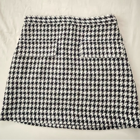 H&M tweed, lined skirt with faux pockets and hidden side zipper - Picture 1 of 4